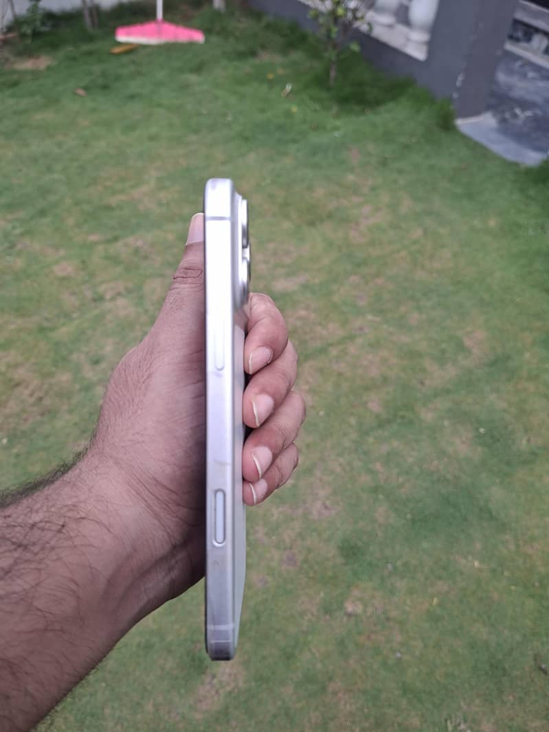 Apple iPhone 17 Pro Max 3