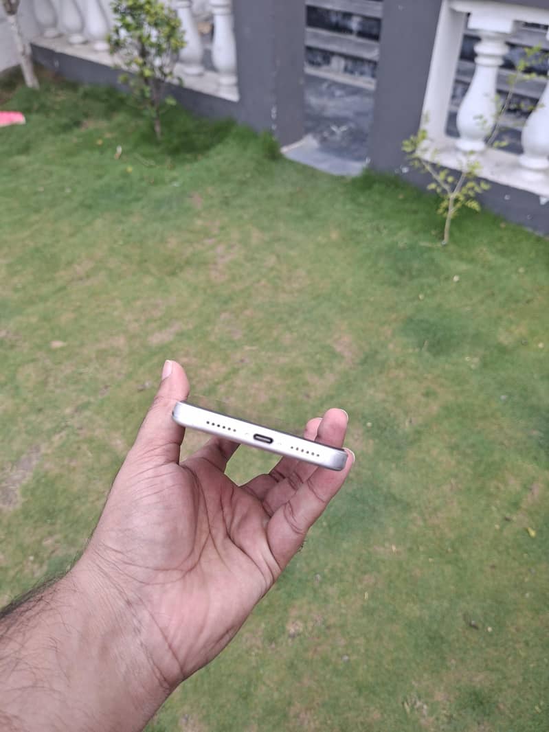 Apple iPhone 17 Pro Max 4