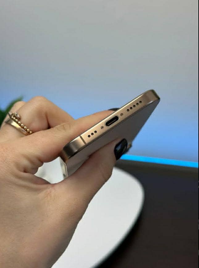 iPhone 16 Pro 4