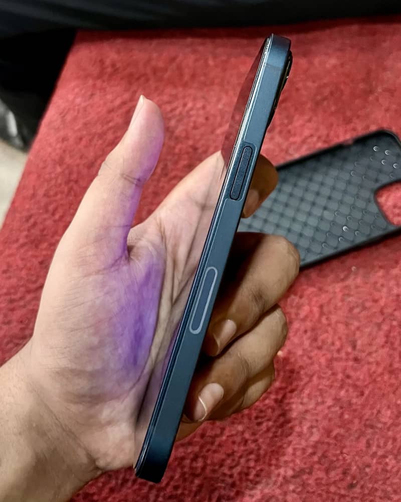 Apple iPhone 13 1