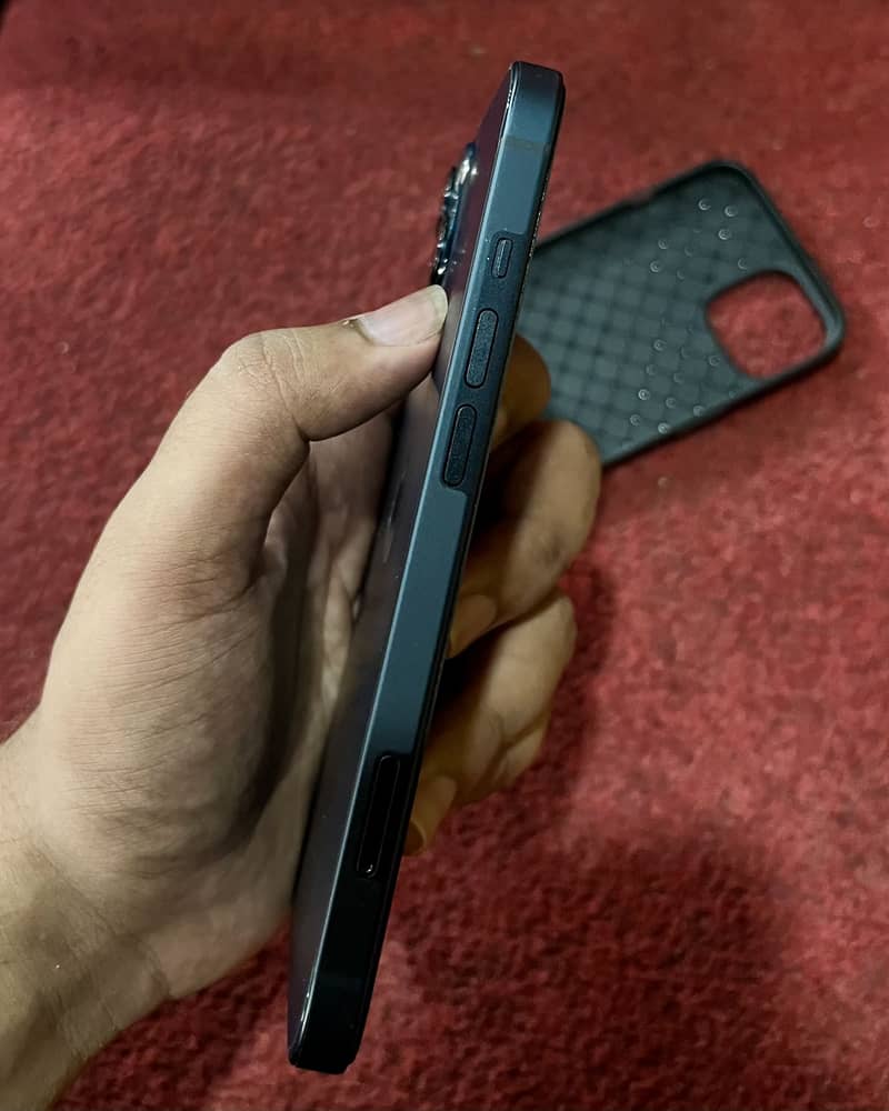 Apple iPhone 13 2