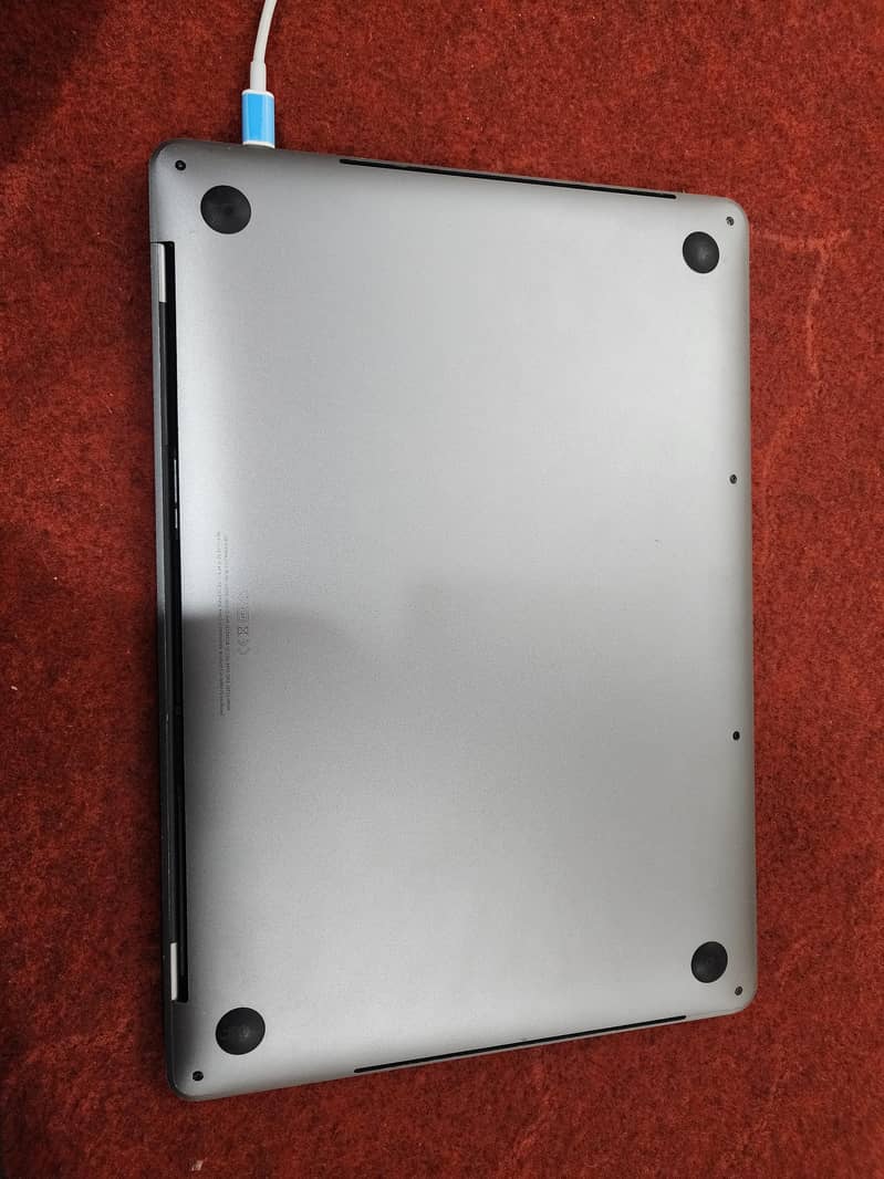 Macbook pro 2020 Model i7 Processor 4