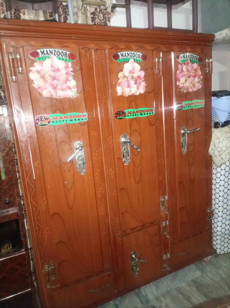 wardrobe 0