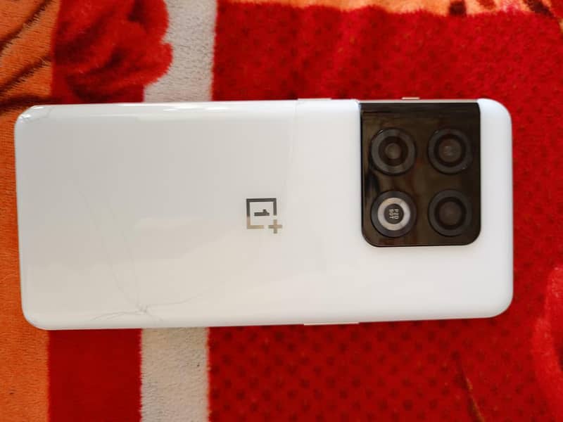 One Plus 10 Pro 4