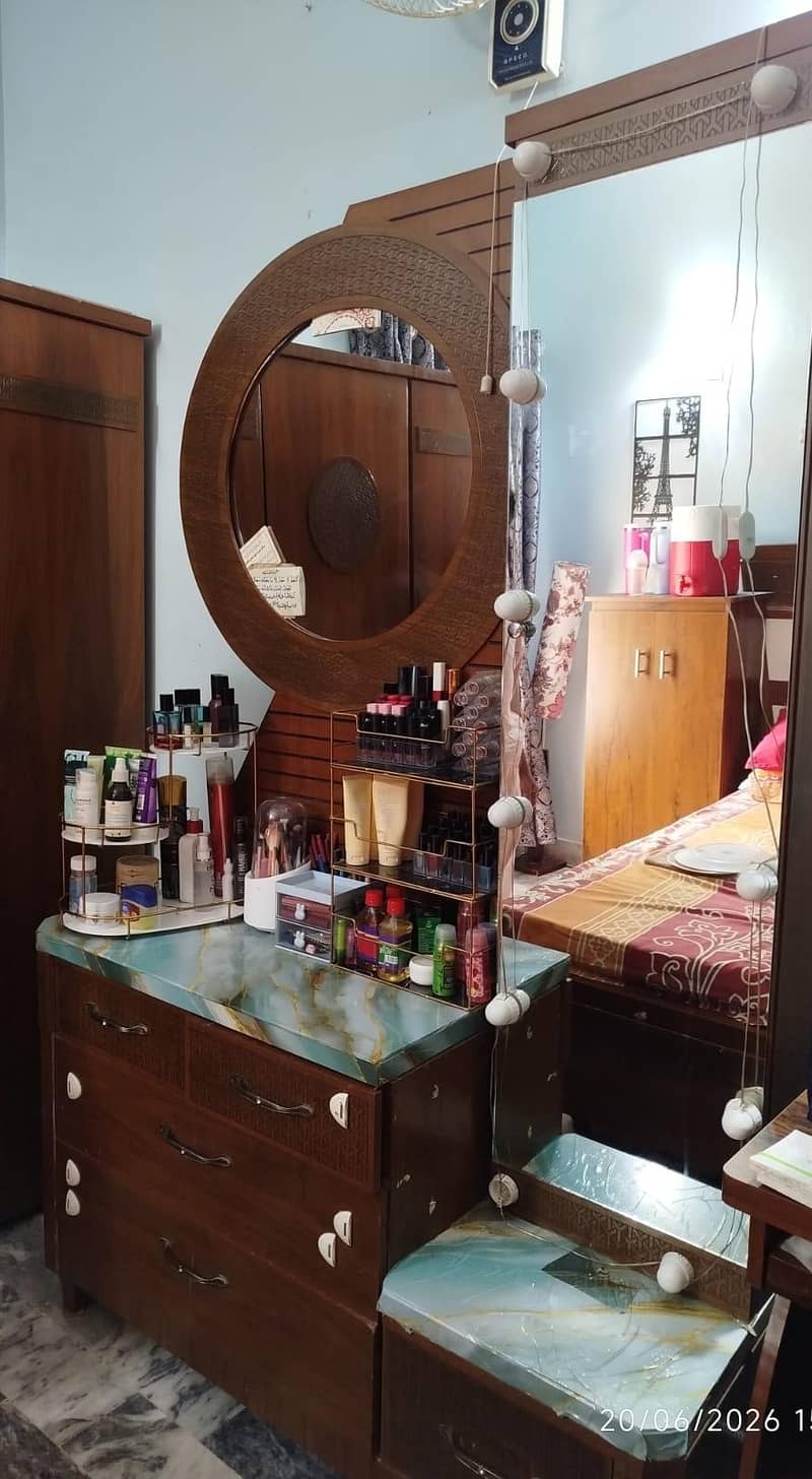 Dressing Table 0
