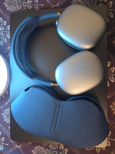 Apple Airpods Max Lightning Port (Gen 1]