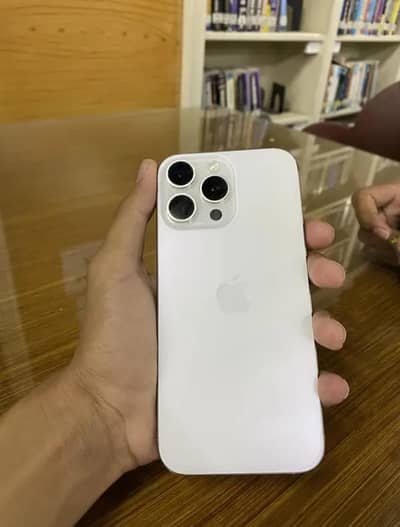 Apple iPhone 16 Pro Max co. plete box no sim time