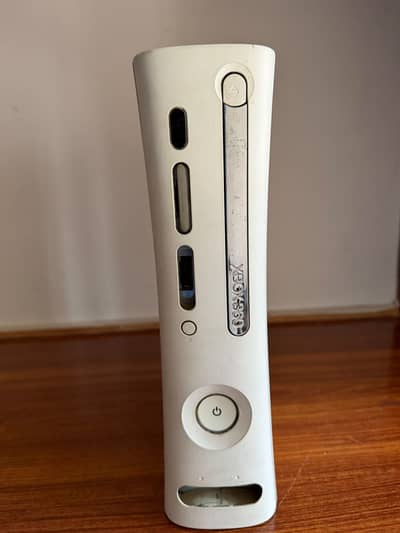 Xbox 360 with box and 2 wired Controllers Jtag Fat Edition