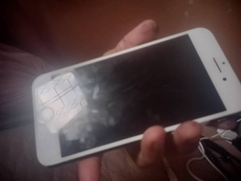 Apple iPhone 7 0