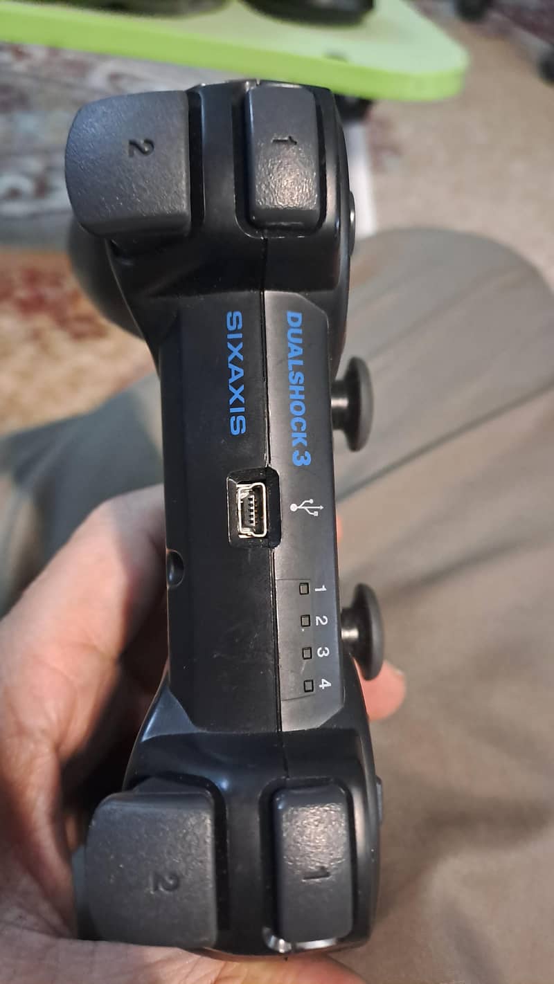 2 ps3 wireless controllers 1