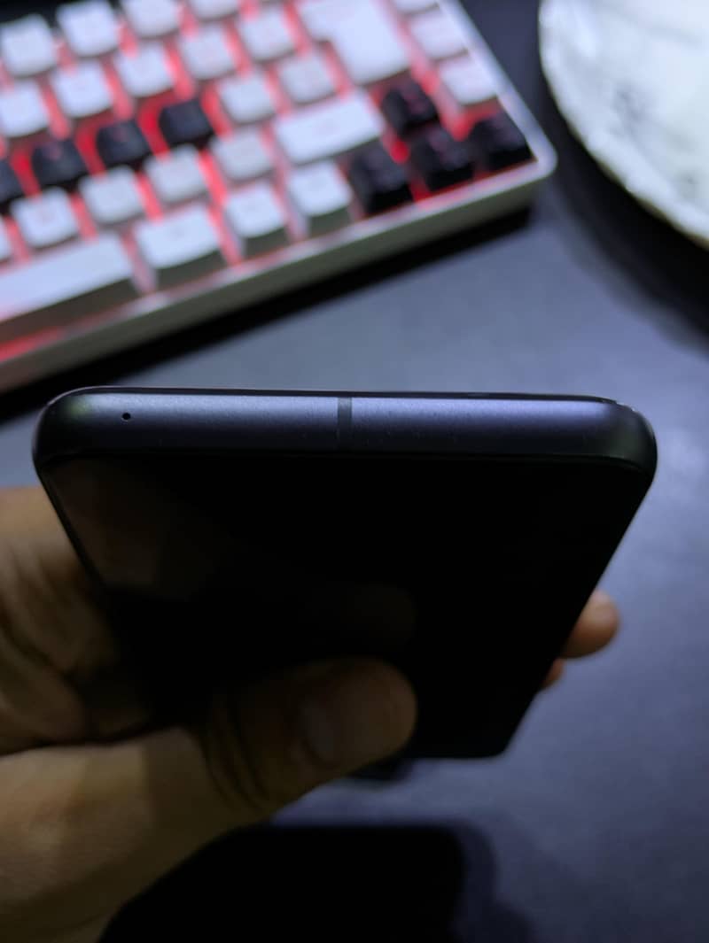 Google Pixel 8 4