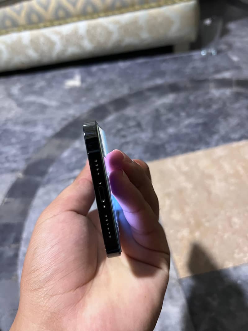 IPhone 12 Pro Max 4