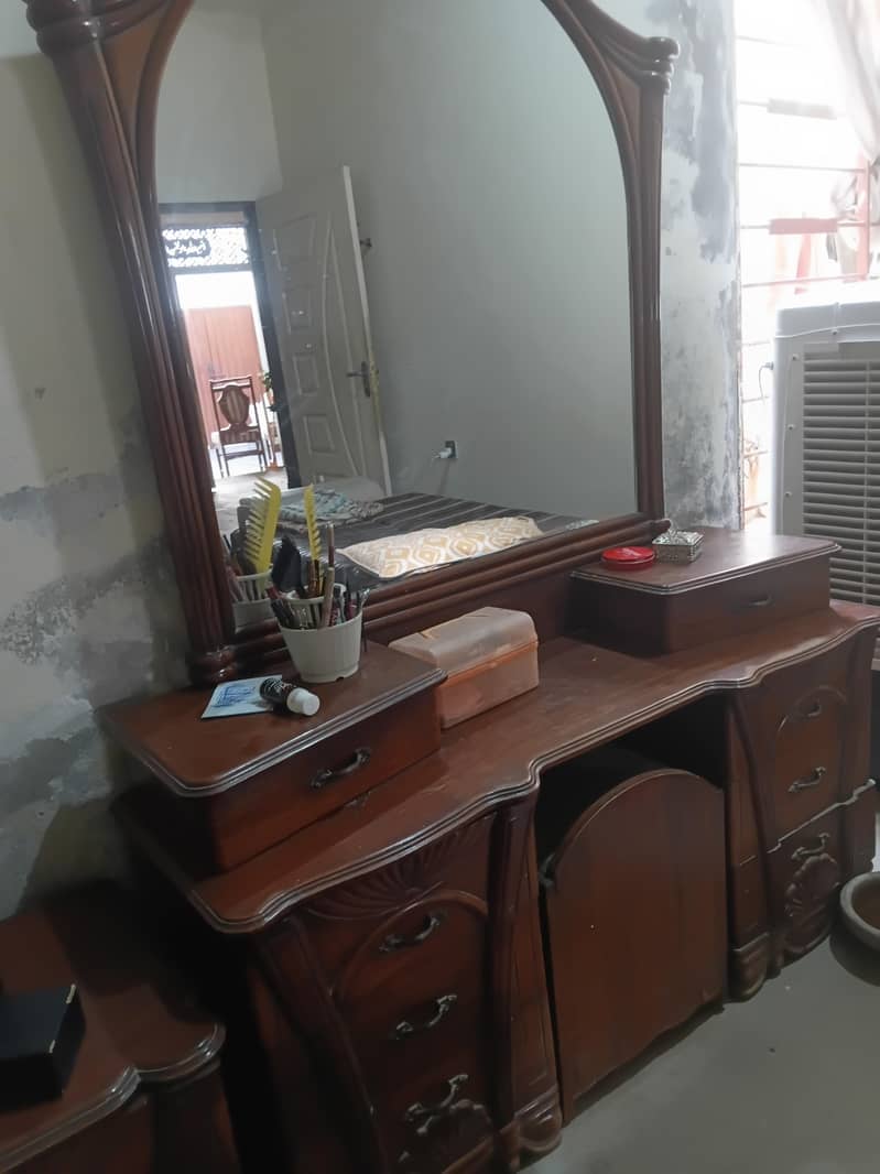 Dressing table 0