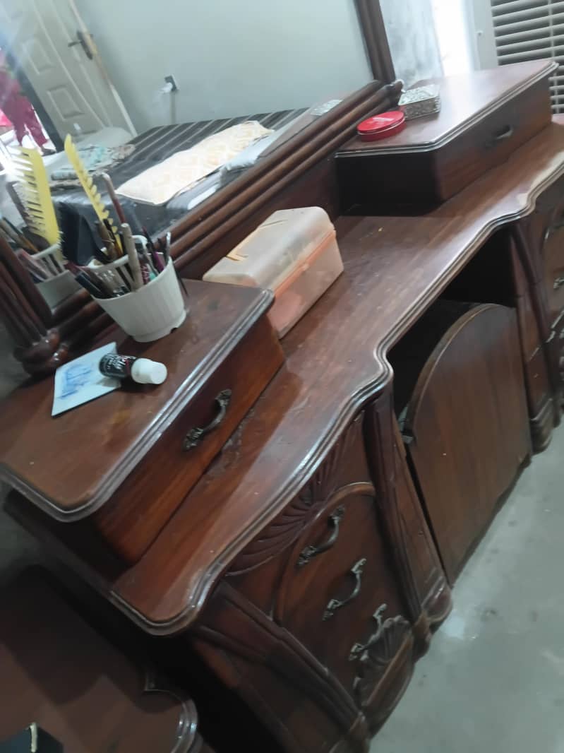 Dressing table 1