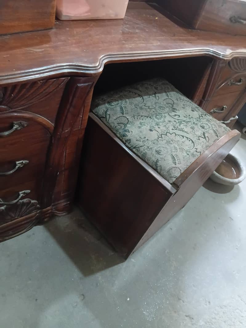 Dressing table 2