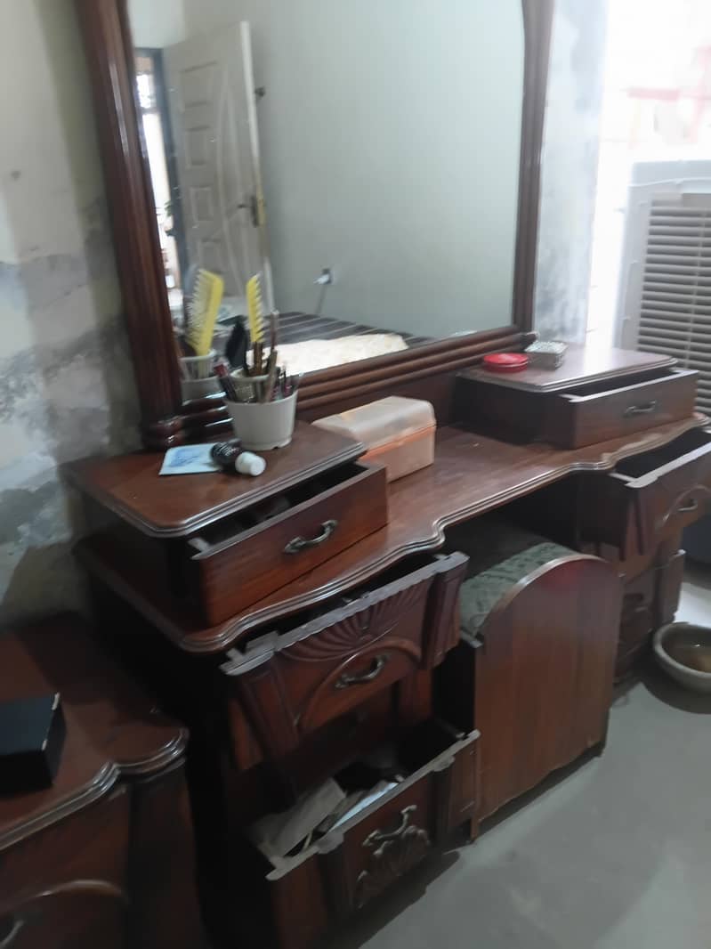 Dressing table 4
