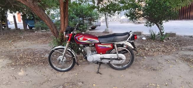 Honda 125 good condition engine pak total 18000 chali h