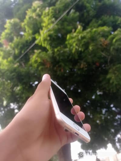 Iphone 8 . .  64GB 10/10 BATTERY 100% FACTORY UNLOCK