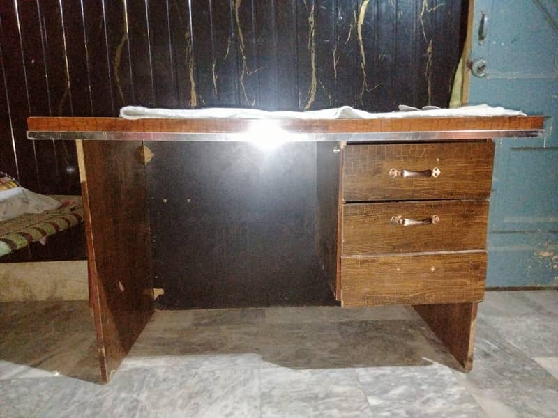 computer table 3