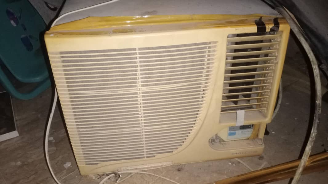 window wall Ac 1