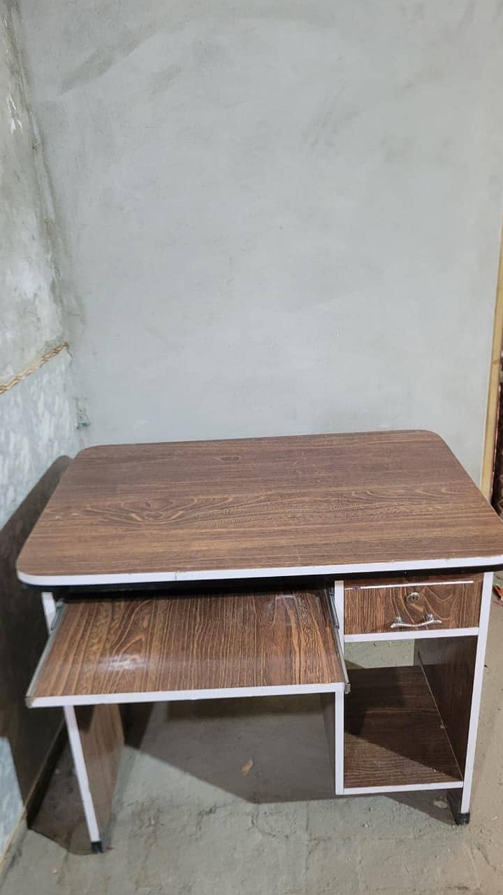 computer table 3