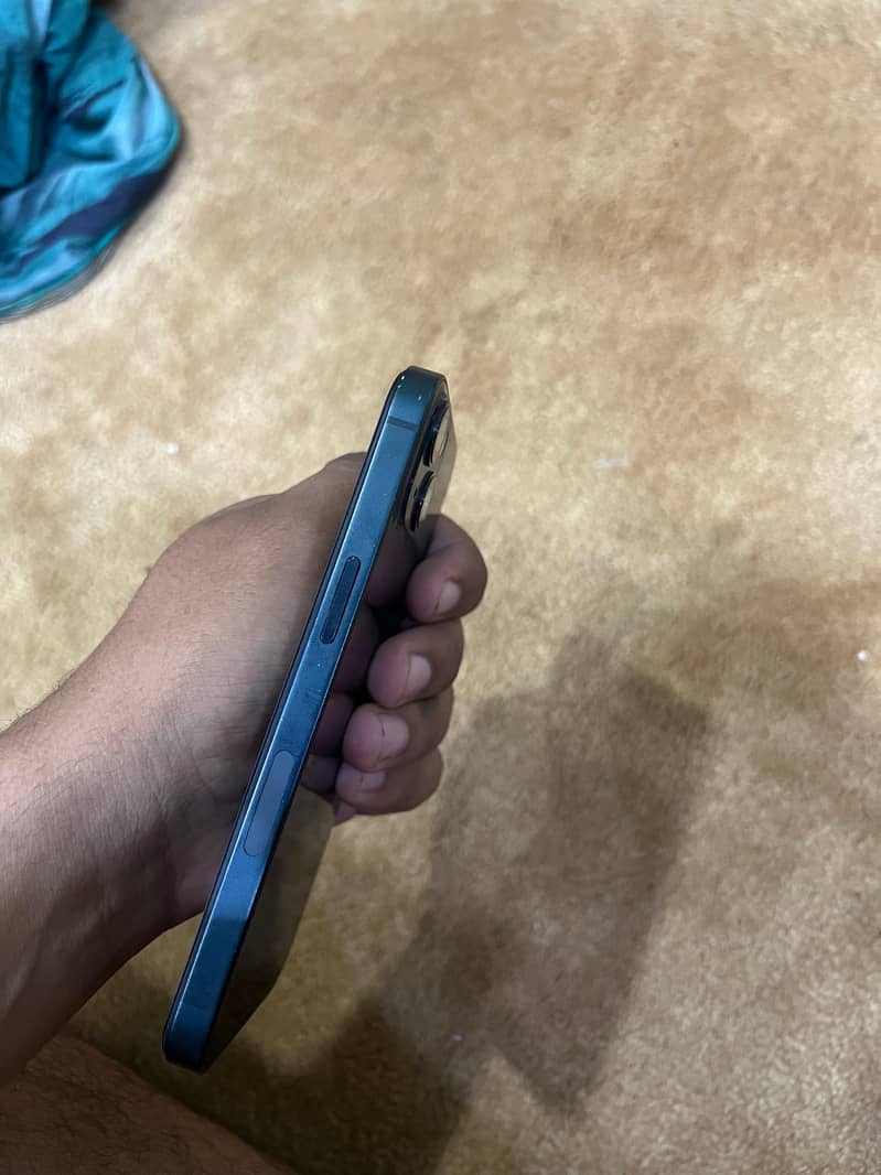 Apple iPhone 13 5