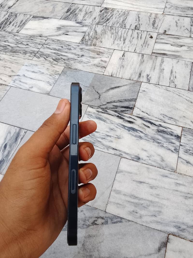 iPhone 13 jv 1