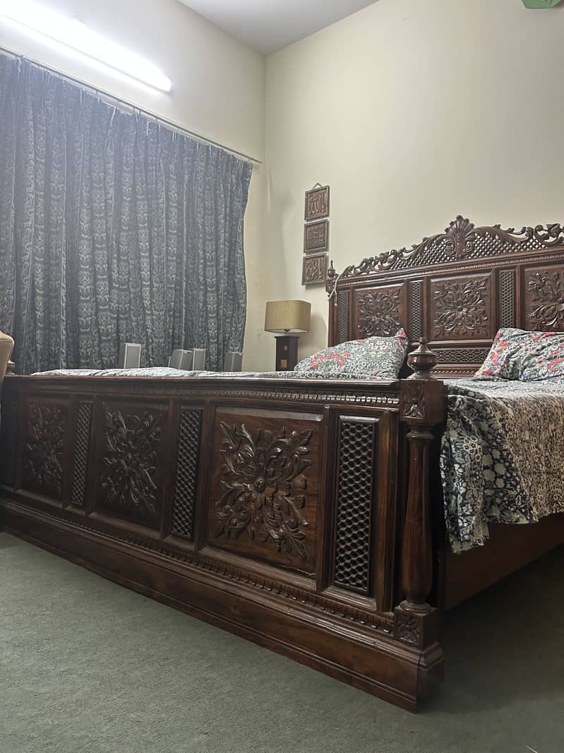 King size bed chinoti 0