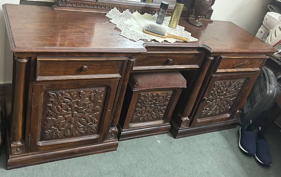 King size bed chinoti 1