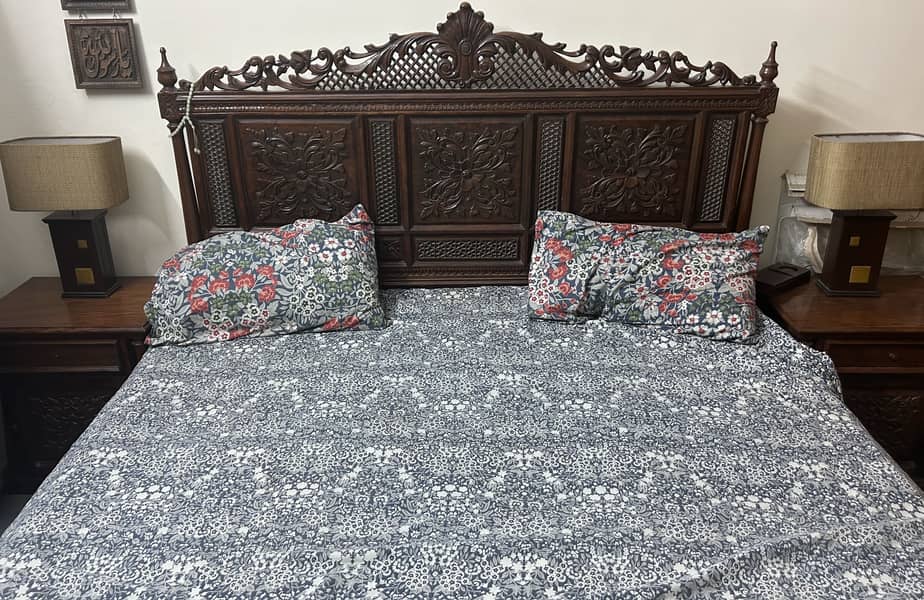 King size bed chinoti 2
