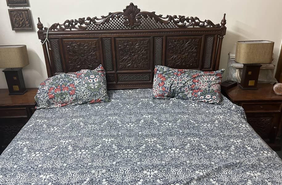 King size bed chinoti 3