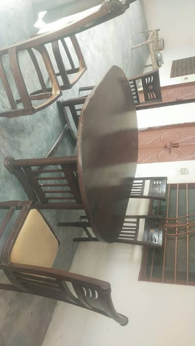 dinning table 6 chairs and 1 table used