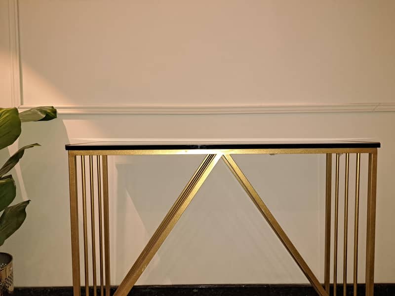 Console table 0