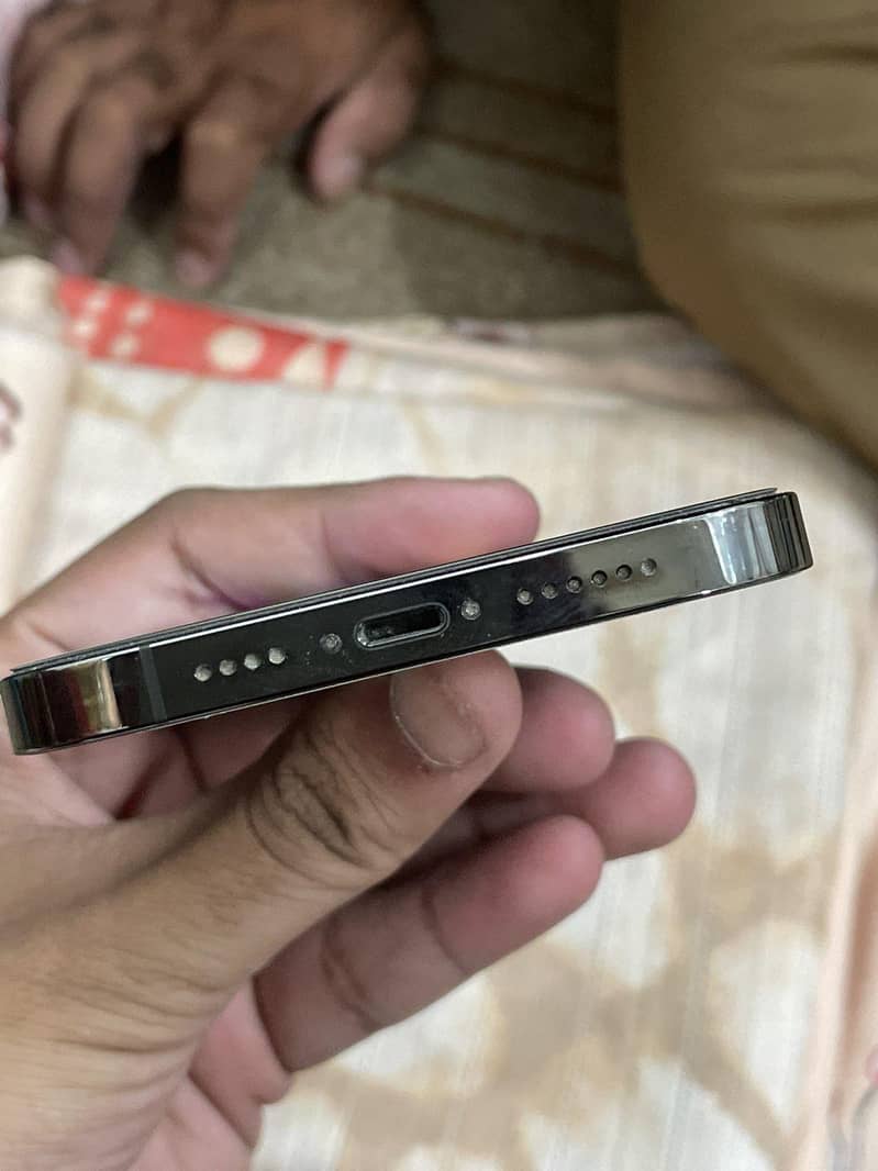 Apple iPhone 13 Pro Max 4