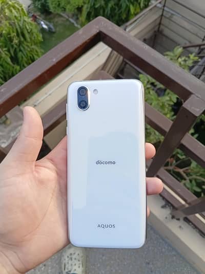 Sharp Aquos R2
