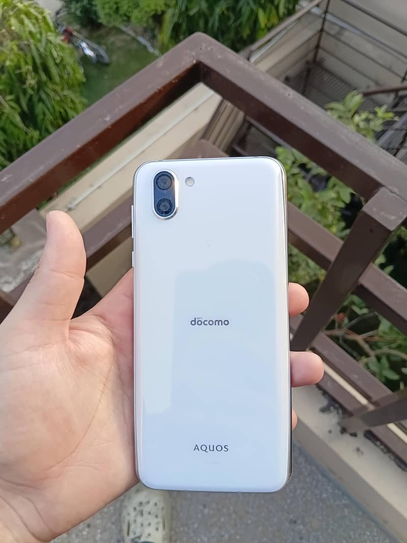 Sharp Aquos R2 0
