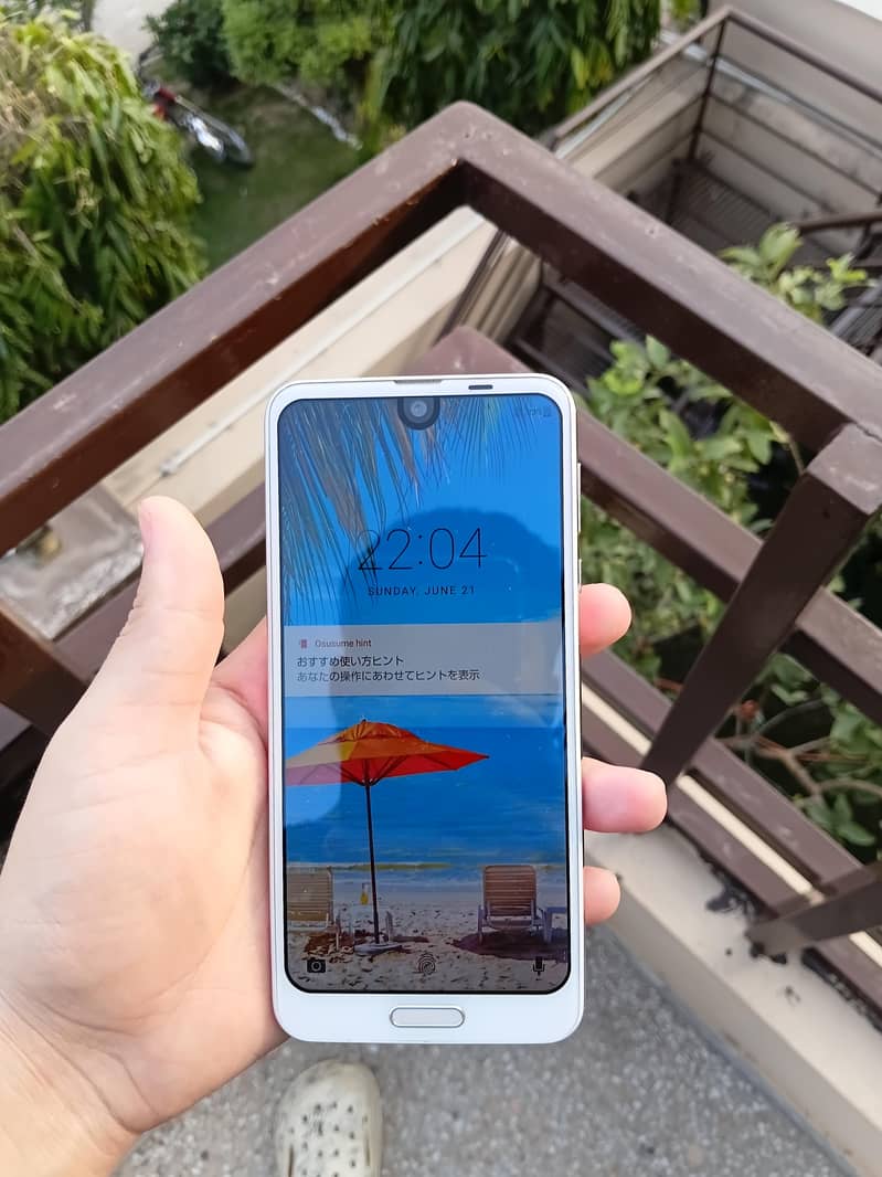 Sharp Aquos R2 1