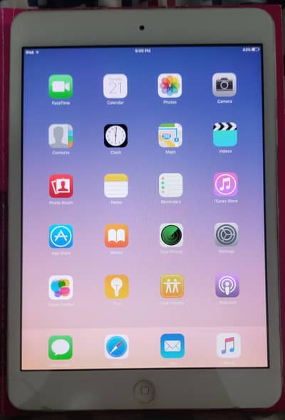 IPAD MINI ( 1st generation ) slightly used( silver & white )
