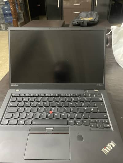 LENOVO X1 CARBON RAM : 16 GB SSD : 512GB Windows :10