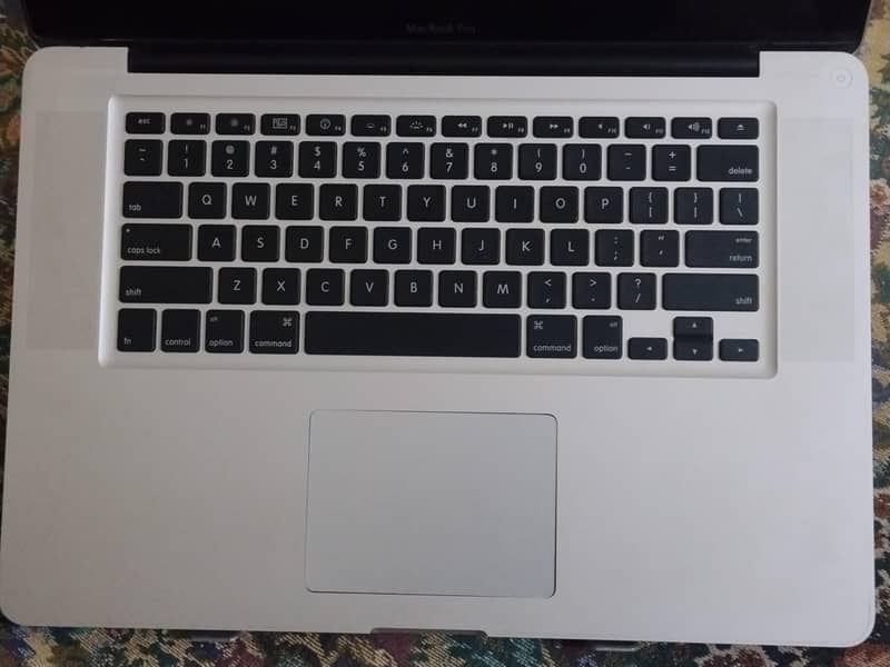 Mac book pro 2011 1