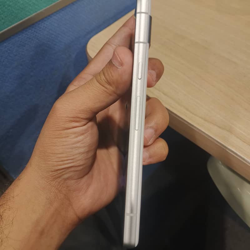 Google Pixel 7a 5
