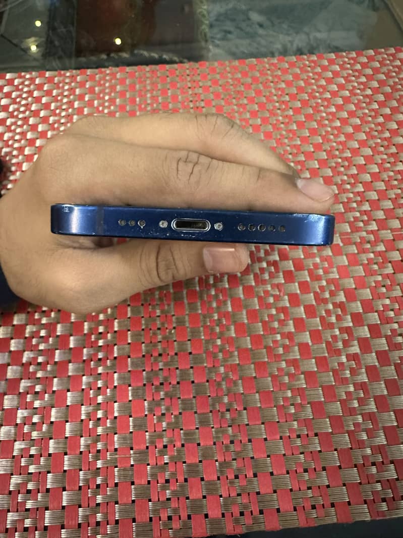 Apple iPhone 12 3