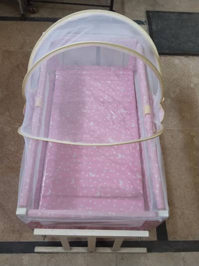 Swinging bed