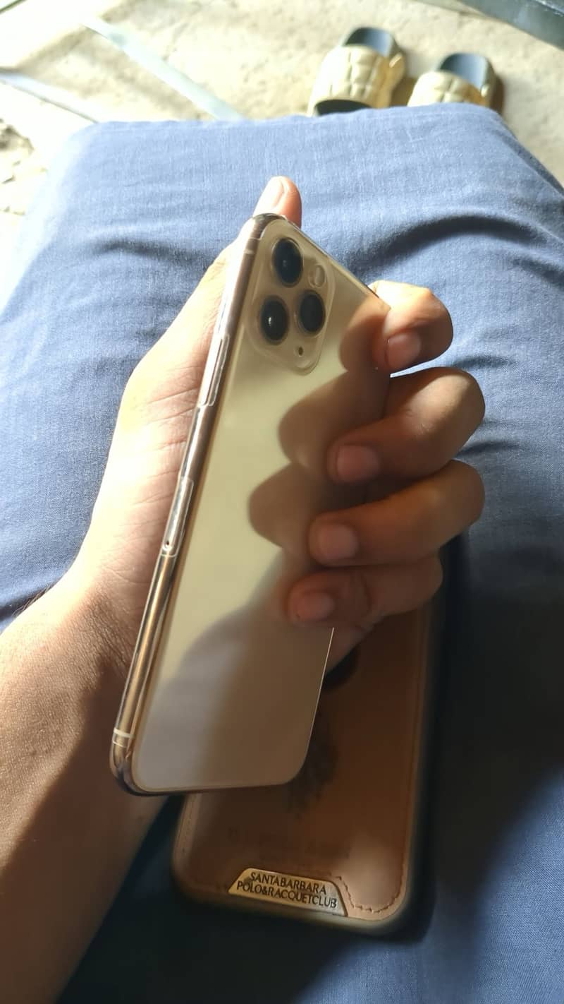 Apple iPhone 11 Pro 3
