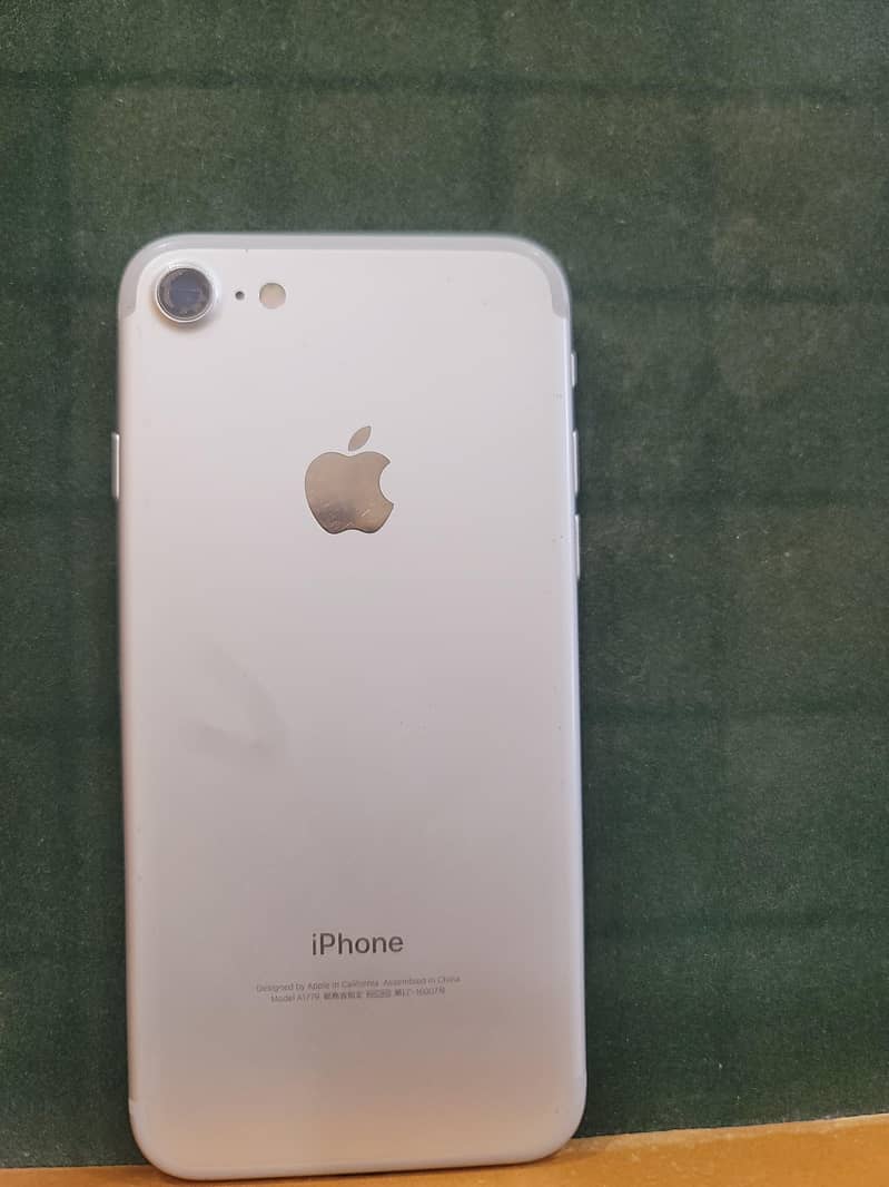 Apple iPhone 7 1