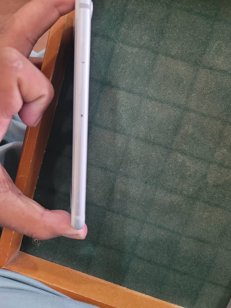 Apple iPhone 7 2
