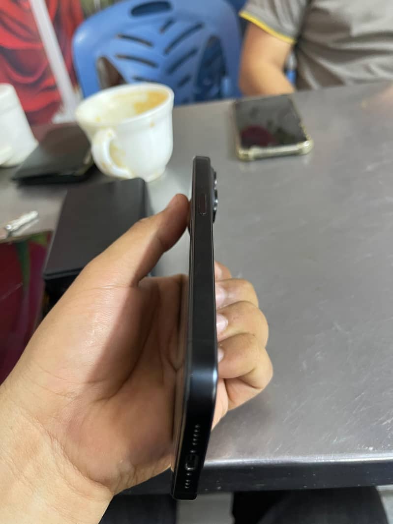 Apple iPhone 15 Pro 2