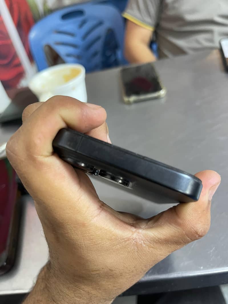 Apple iPhone 15 Pro 3