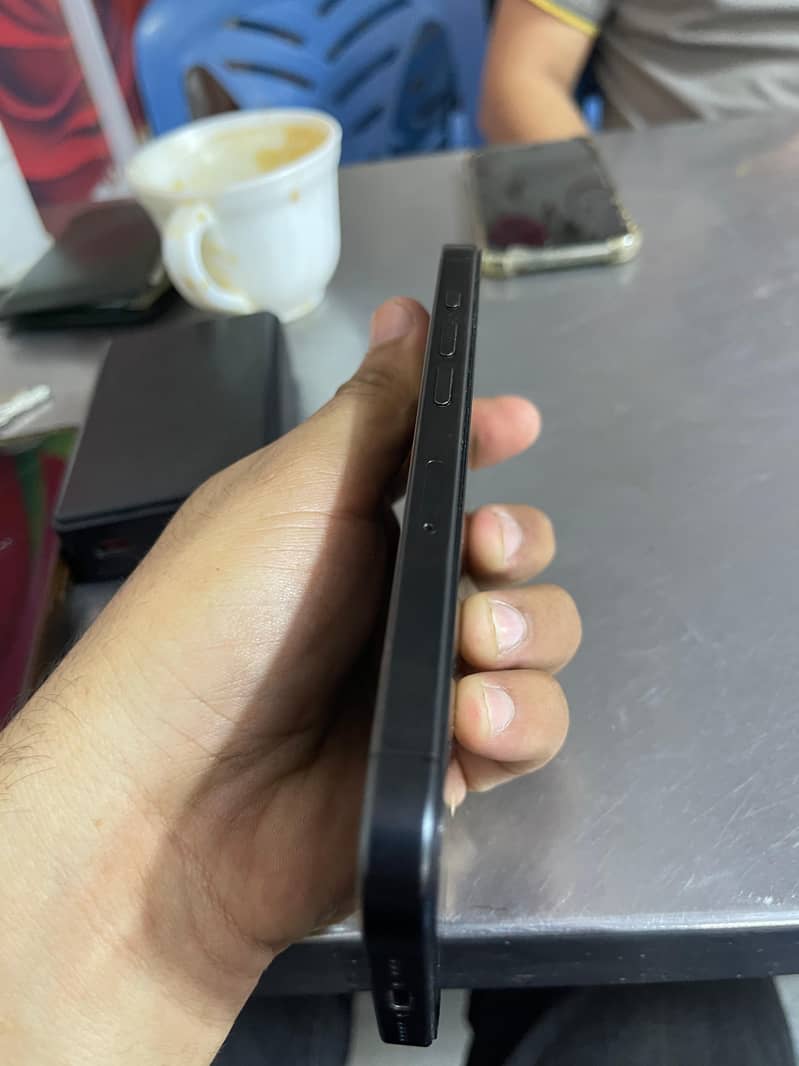 Apple iPhone 15 Pro 4