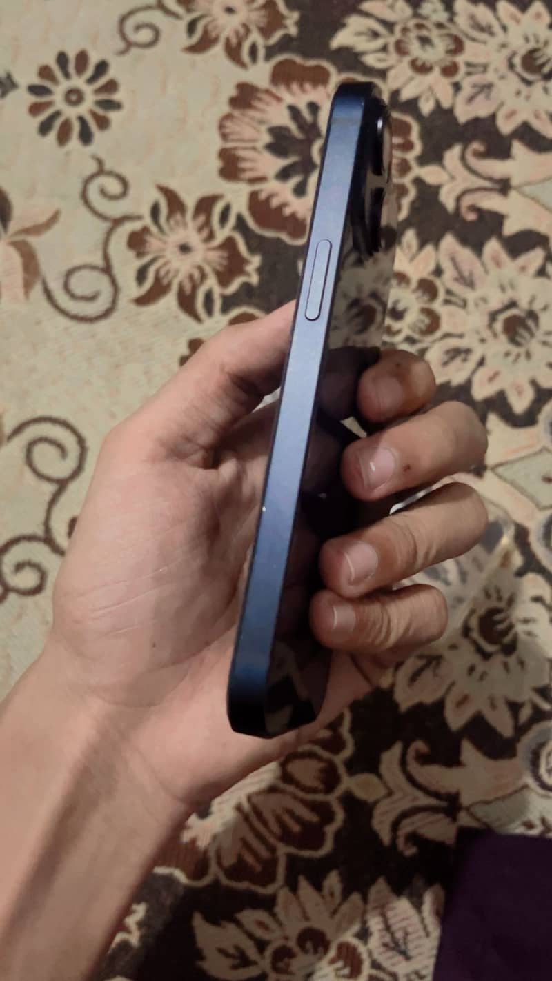 Apple iPhone 14 4